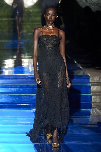 Look 3